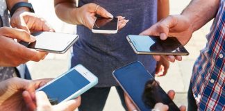 ស្ថិតិប្រើប្រាស់ទូរស័ព្ទនៅកម្ពុជាច្រើនជាងចំនួនប្រជាជនសរុប ក្រុមយុវជនប្រើប្រាស់ទូរស័ព្ទឆ្លាតវៃ (Smartphone)។